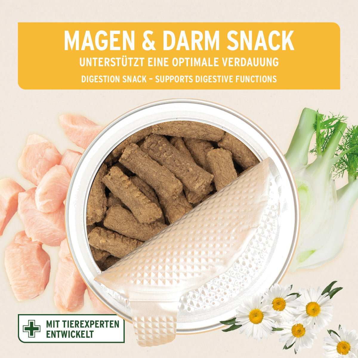 AniForte Magen & Darm Snack Geöffnete Dose mit braunen Magen & Darm Snacks, umgeben von rohem Fleisch, Fenchel und Kamillenblüten.