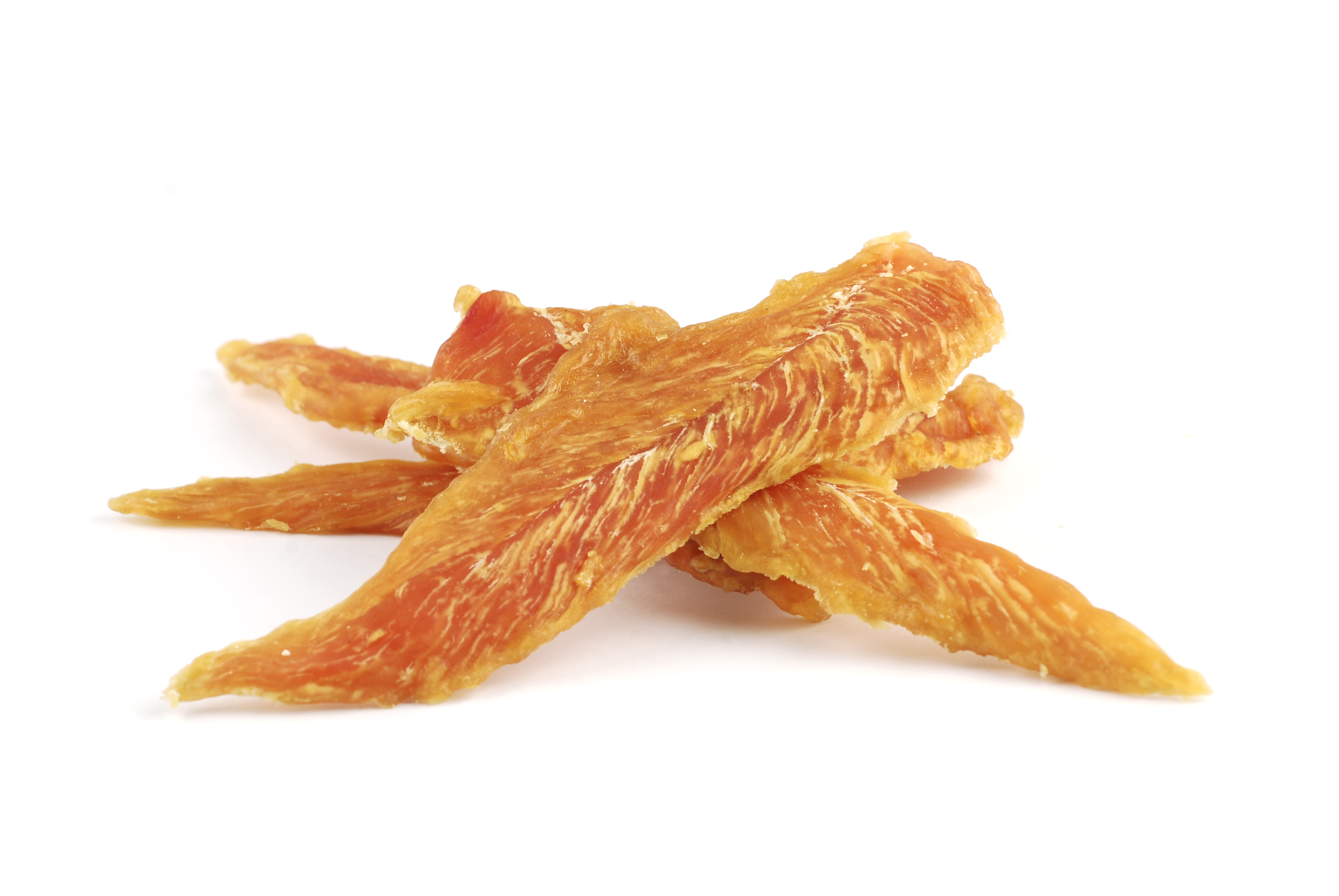 DIBO Chicken Filet, 100g-Beutel Getrocknete Hähnchenfilets auf weißem Hintergrund