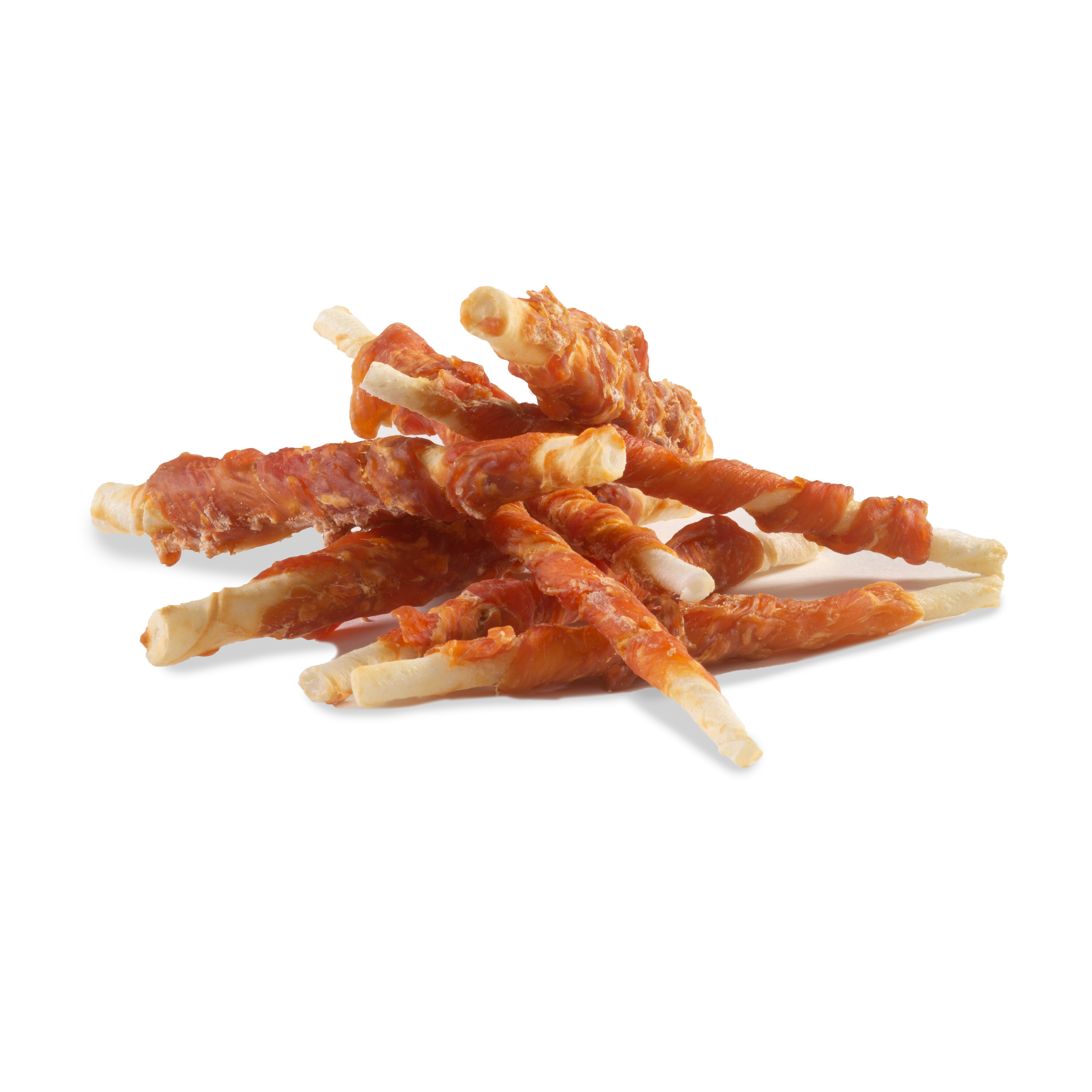 DIBO RawHide Sticks Chicken, 100g-Beutel Mehrere rohehide Sticks mit Hähnchenfleisch umwickelt auf weißem Hintergrund